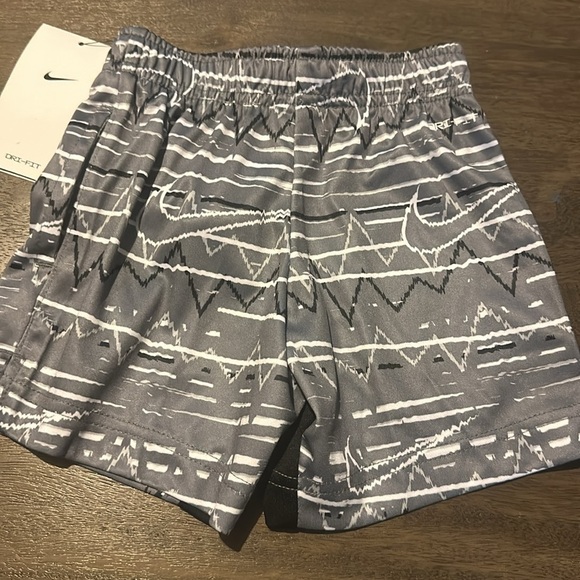 NWT Nike Toddlers Boys Be Real AOP Shorts  Wolf Gray - Picture 9 of 10